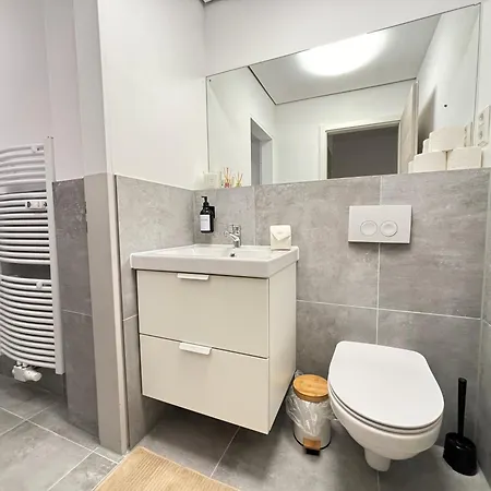 140Qm - 4 Zimmer- Parkplatz - Autobahn - Blauer See - Mallibase Apartments Garbsen Exterior foto