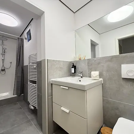 140Qm - 4 Zimmer- Parkplatz - Autobahn - Blauer See - Mallibase Apartments Garbsen Exterior foto