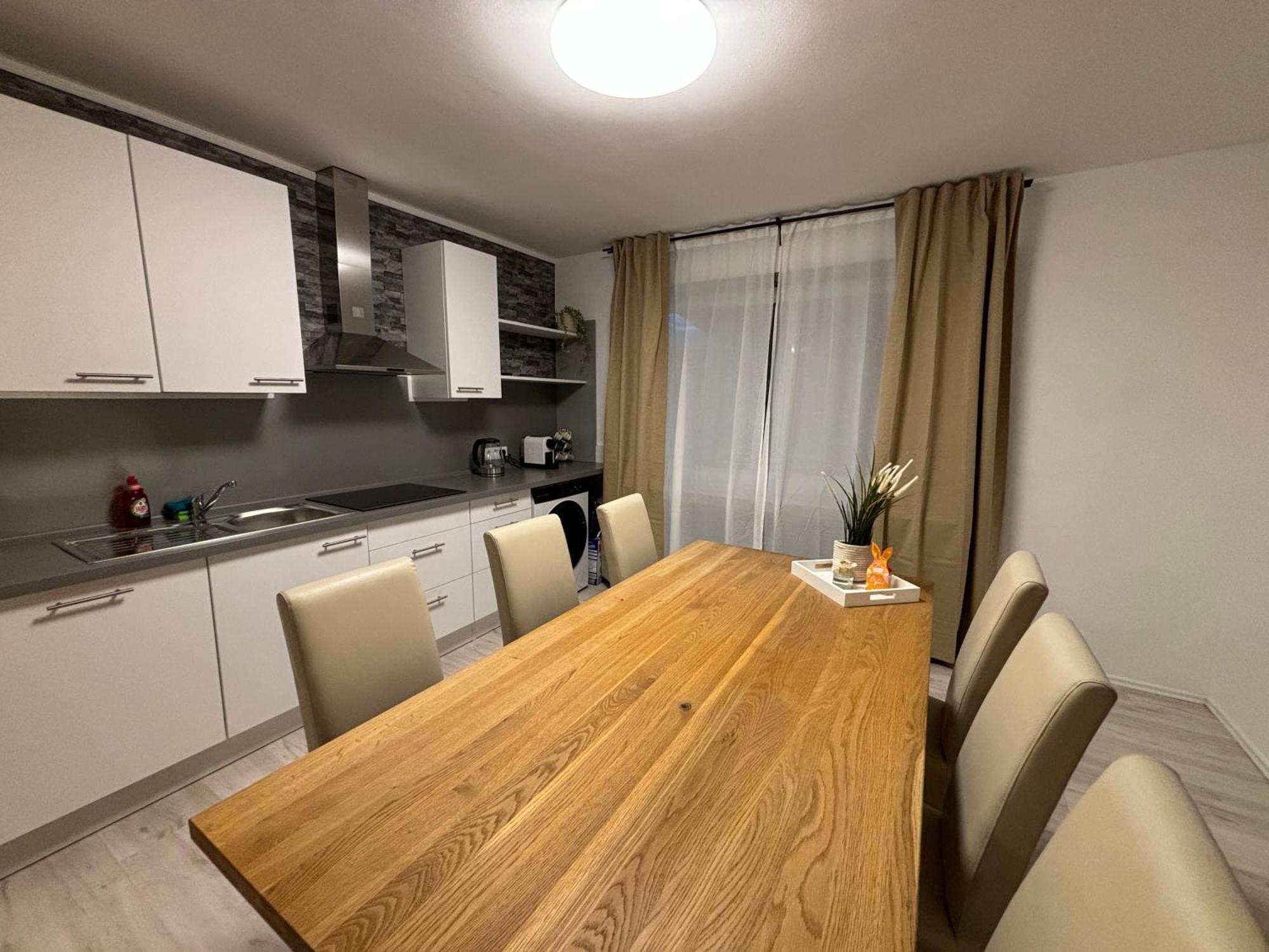 Lejlighed 140qm - 4 Zimmer- Parkplatz - Autobahn - Blauer - Mallibase