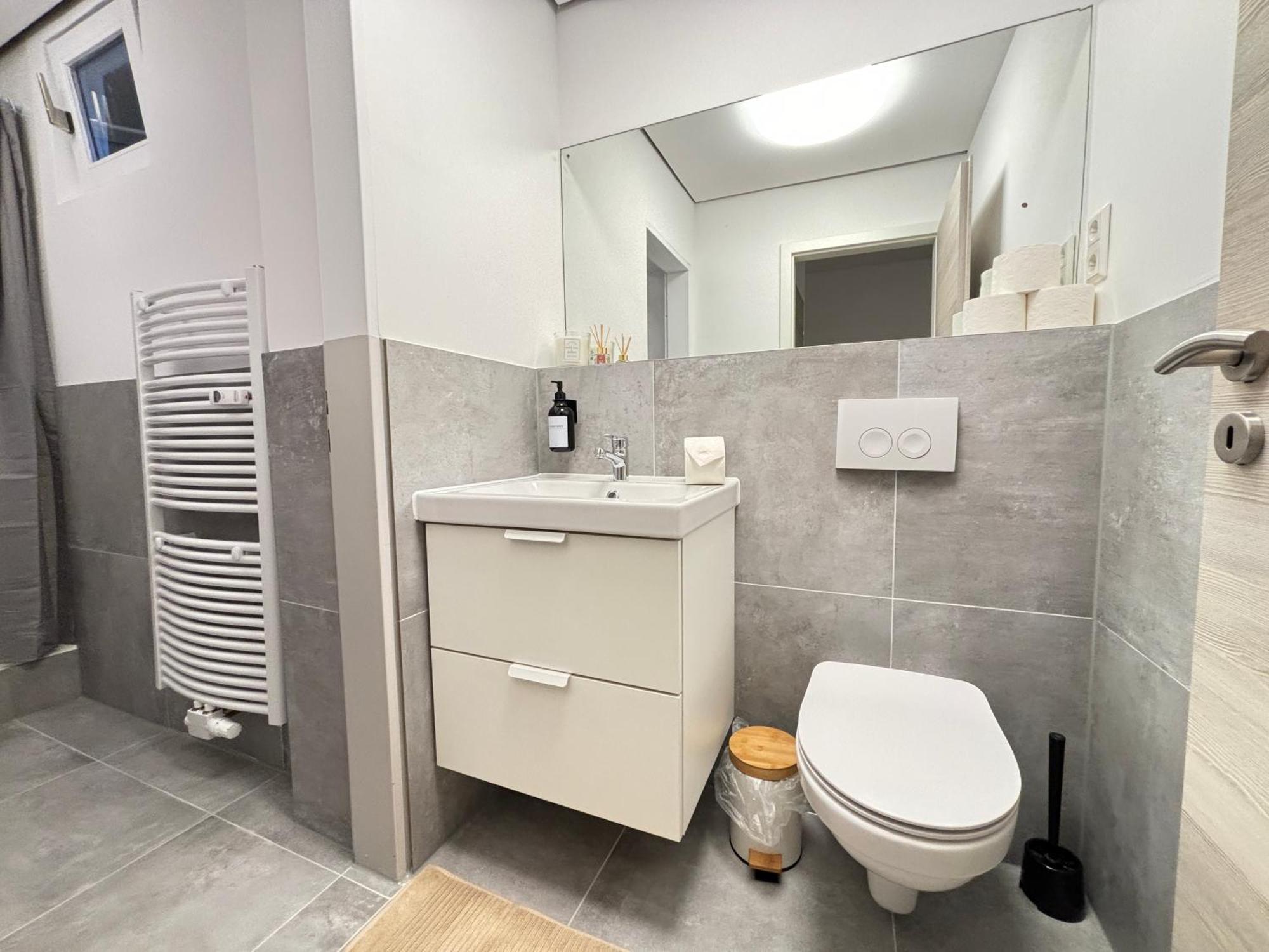 Apartment 140qm - 4 Zimmer- Parkplatz - Autobahn - Blauer - Mallibase