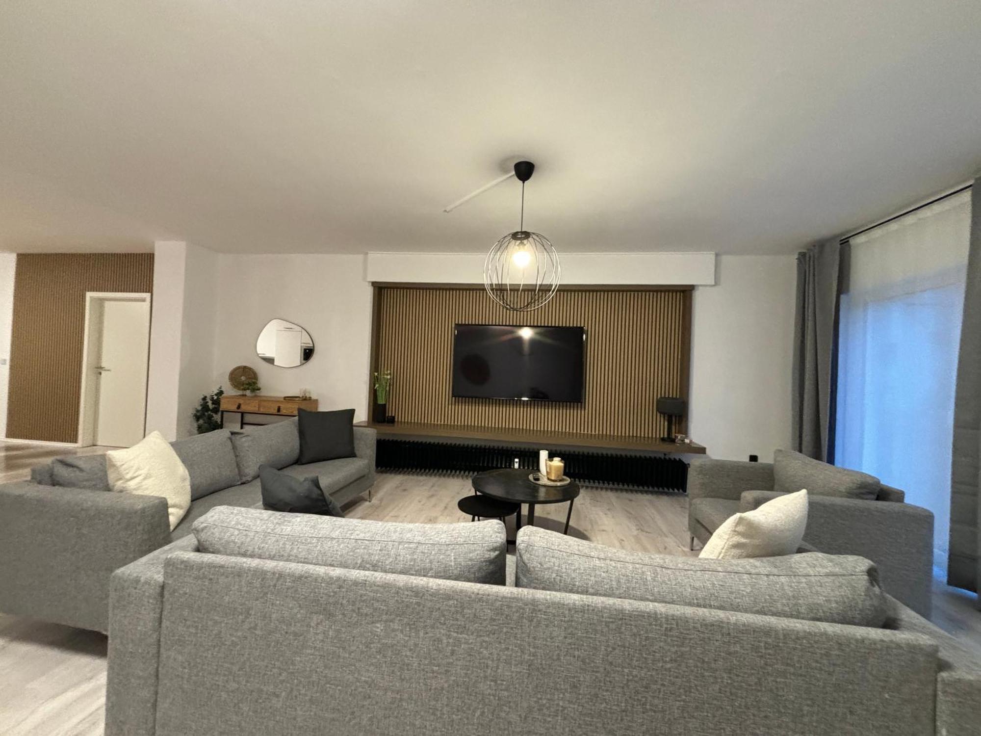 Apartment 140qm - 4 Zimmer- Parkplatz - Autobahn - Blauer - Mallibase Garbsen