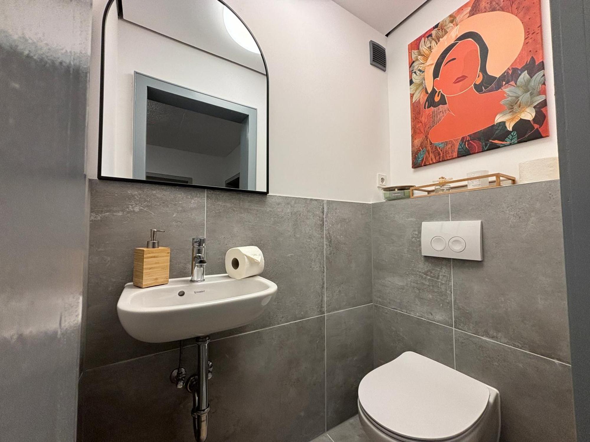 Apartment 140qm - 4 Zimmer- Parkplatz - Autobahn - Blauer - Mallibase *
