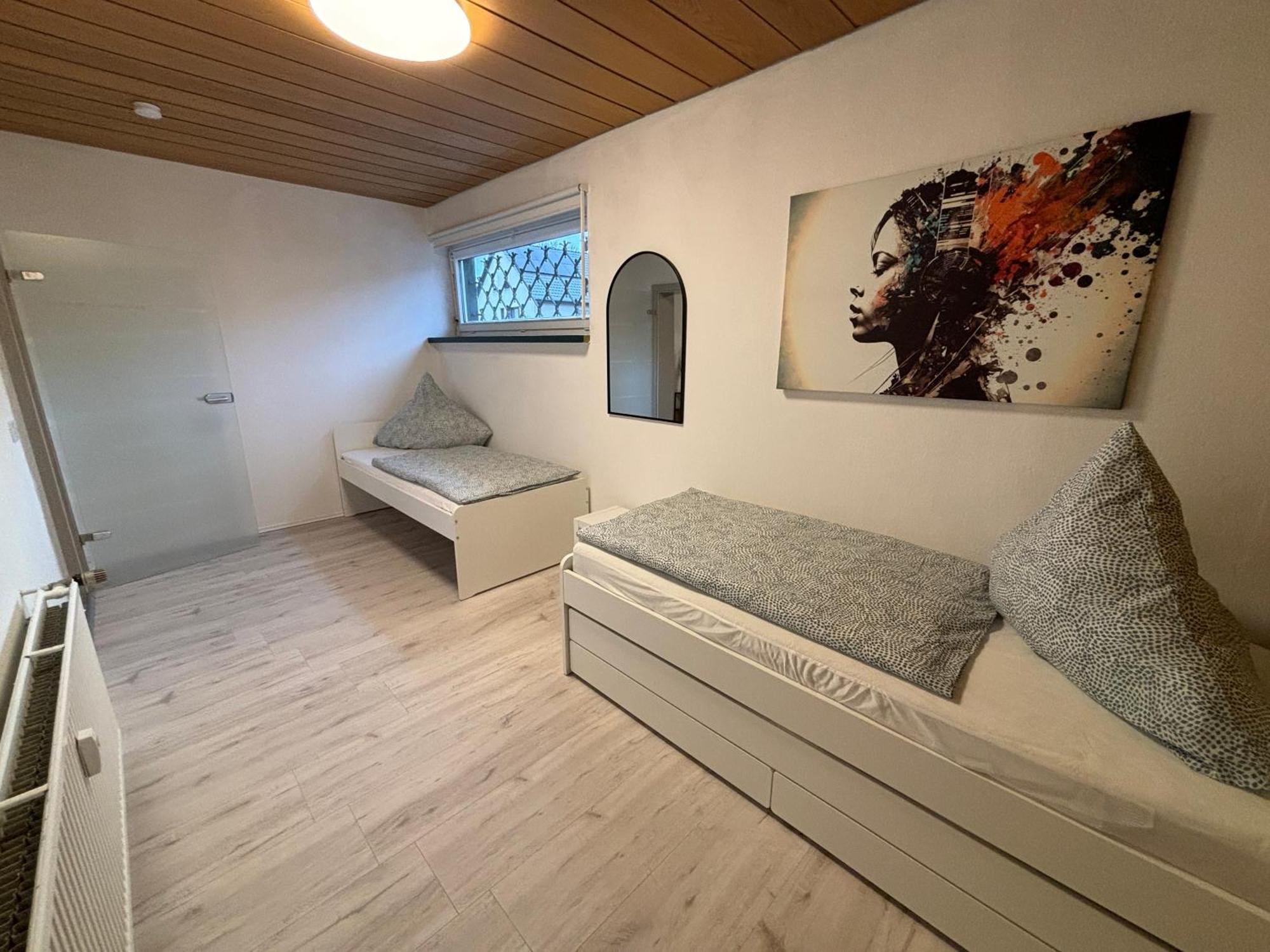 140qm - 4 Zimmer- Parkplatz - Autobahn - Blauer - Mallibase *